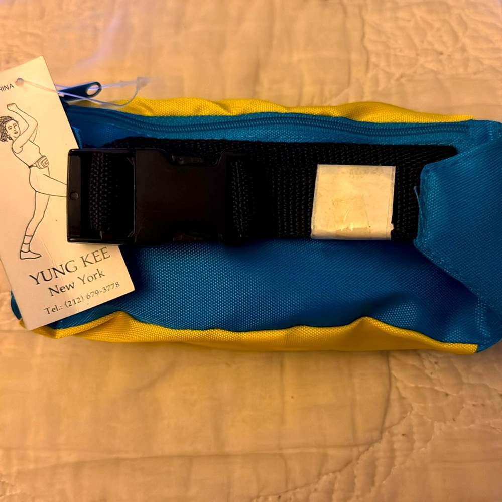 (4) 80’s Fanny Pack - Picture 4 of 7